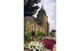 EGLISE SAINT MARTIN DE BAZOUGES - Château-Gontier-sur-Mayenne