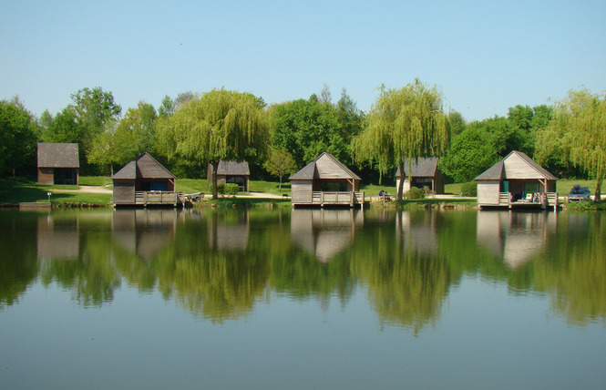 CHALET LE SANDRE, LES PIEDS DANS L'EAU, 5-7 PERS 33 - Villiers-Charlemagne