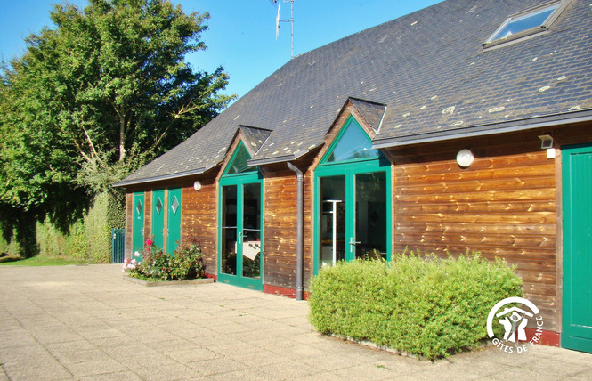 CHALET LE SANDRE, LES PIEDS DANS L'EAU, 5-7 PERS 29 - Villiers-Charlemagne