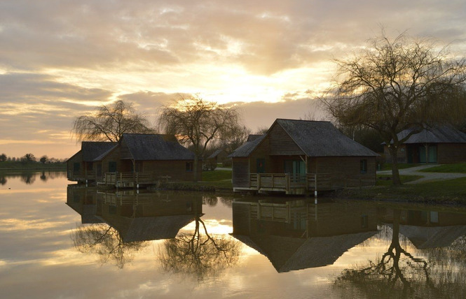 CHALET LA CARPE, LES PIEDS DANS L'EAU, 5-7 PERS 35 - Villiers-Charlemagne