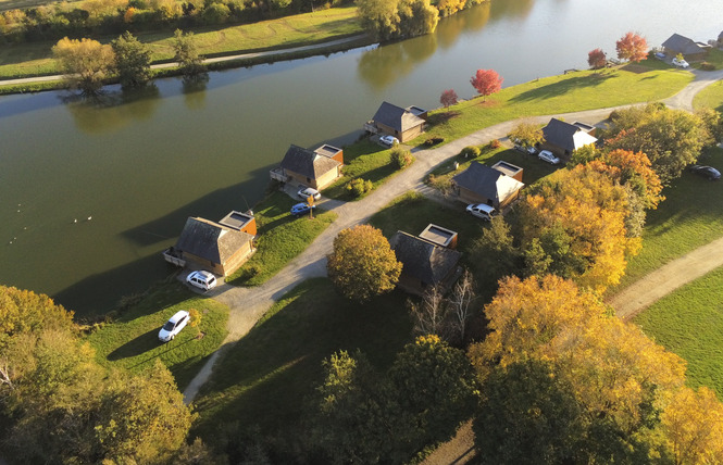 CHALET LE GARDON, LES PIEDS DANS L'EAU, 5-7 PERS 35 - Villiers-Charlemagne