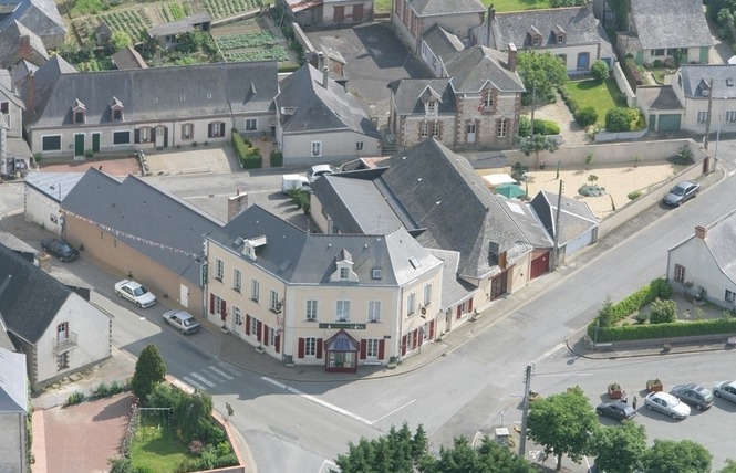 HOTEL RESTAURANT LE RELAIS 1 - Saint-Quentin-les-Anges